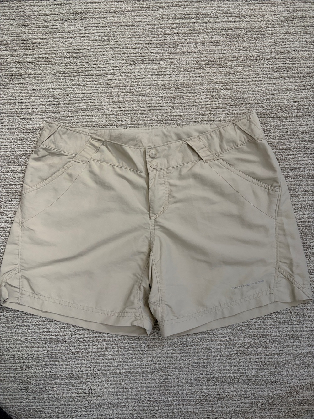 Columbia Women's Light Khaki Outdoor Shorts size 8